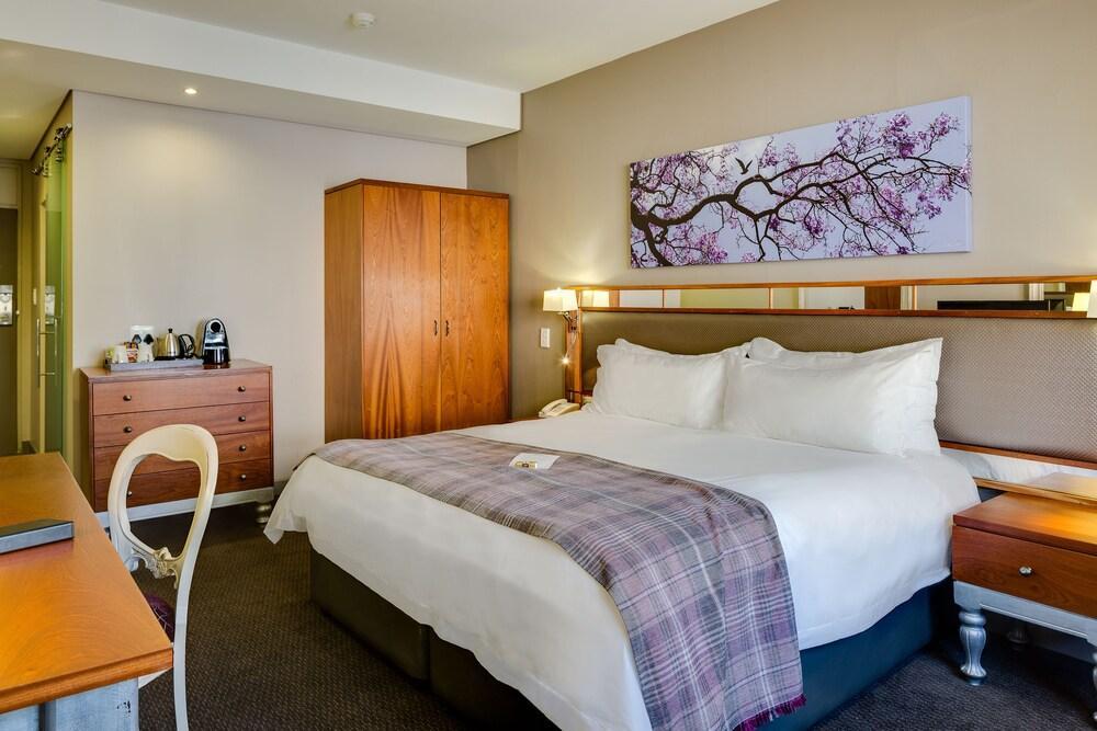 Anew Hotel Hatfield Претория Екстериор снимка