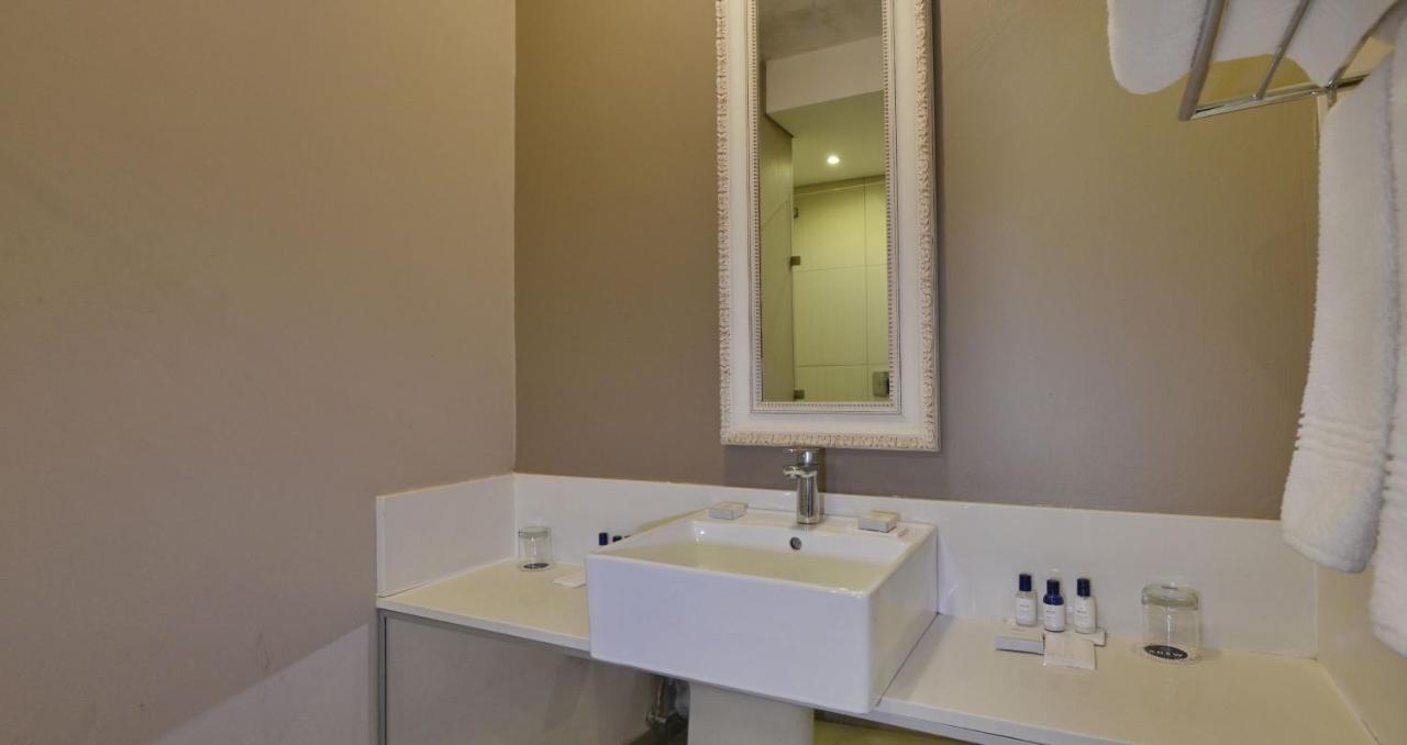 Anew Hotel Hatfield Претория Екстериор снимка