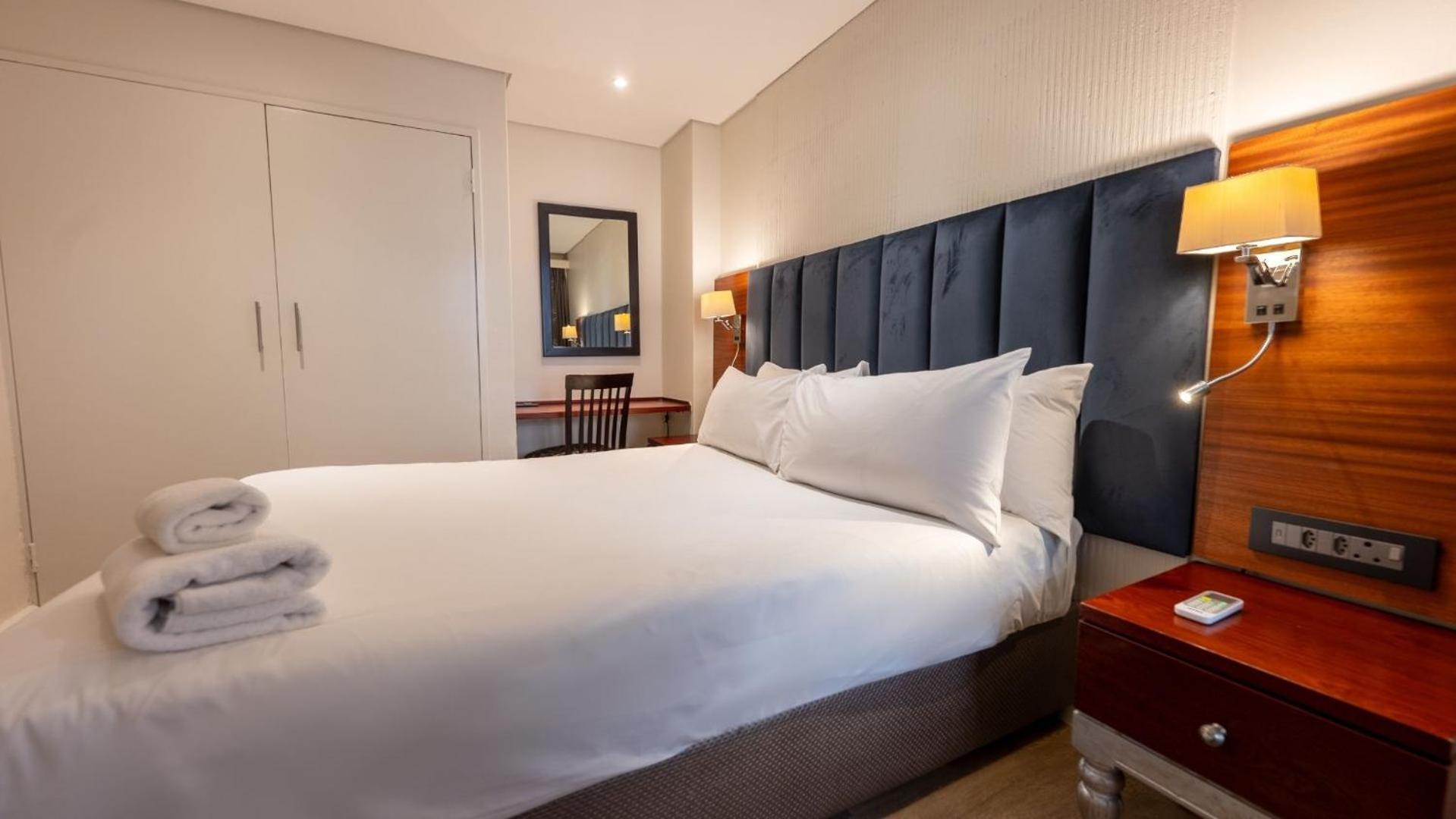 Anew Hotel Hatfield Претория Екстериор снимка