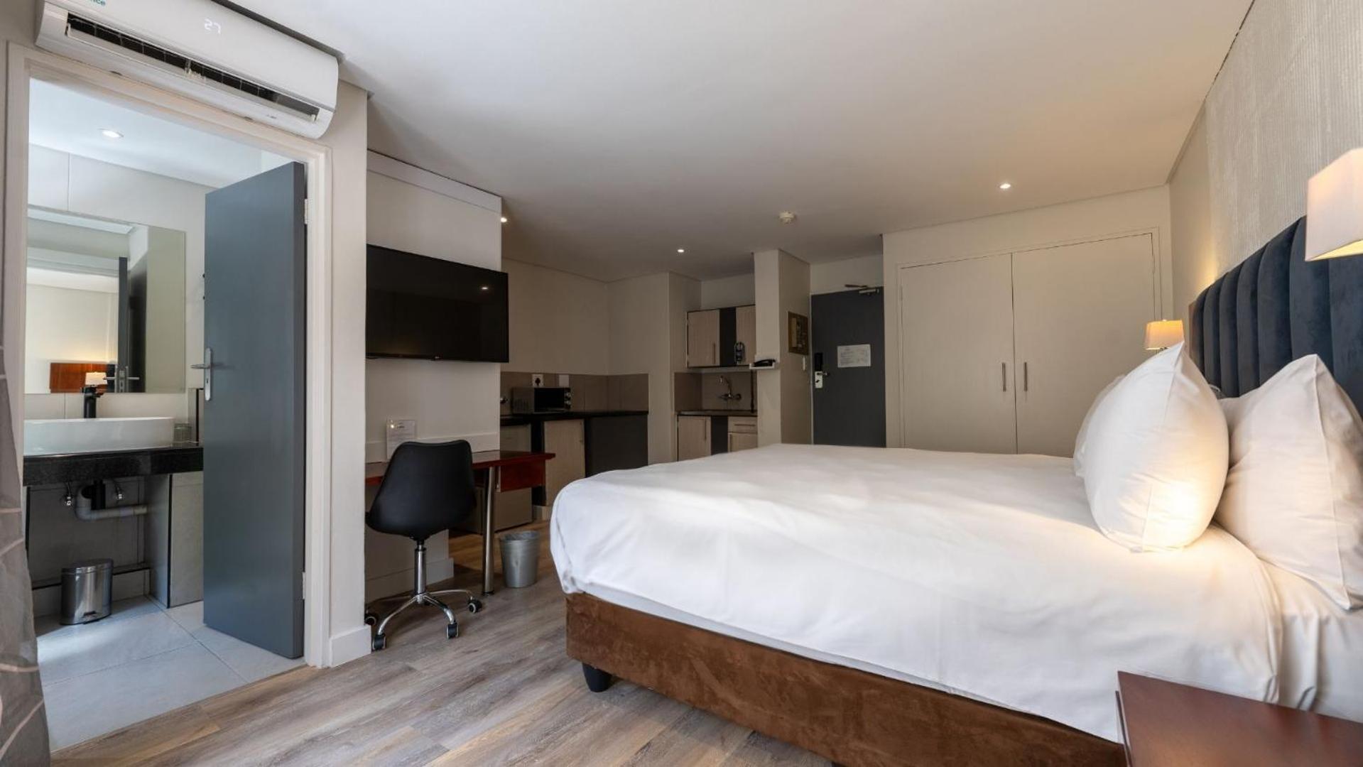 Anew Hotel Hatfield Претория Екстериор снимка