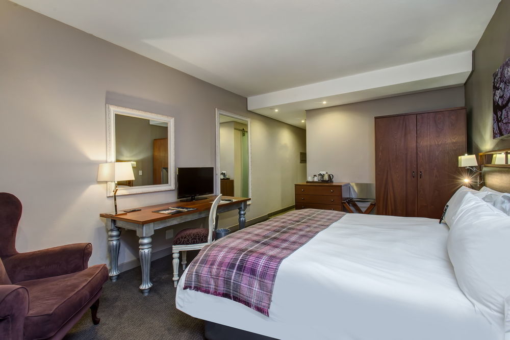 Anew Hotel Hatfield Претория Екстериор снимка