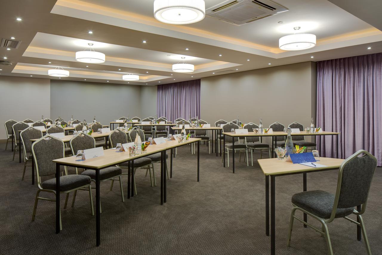 Anew Hotel Hatfield Претория Екстериор снимка