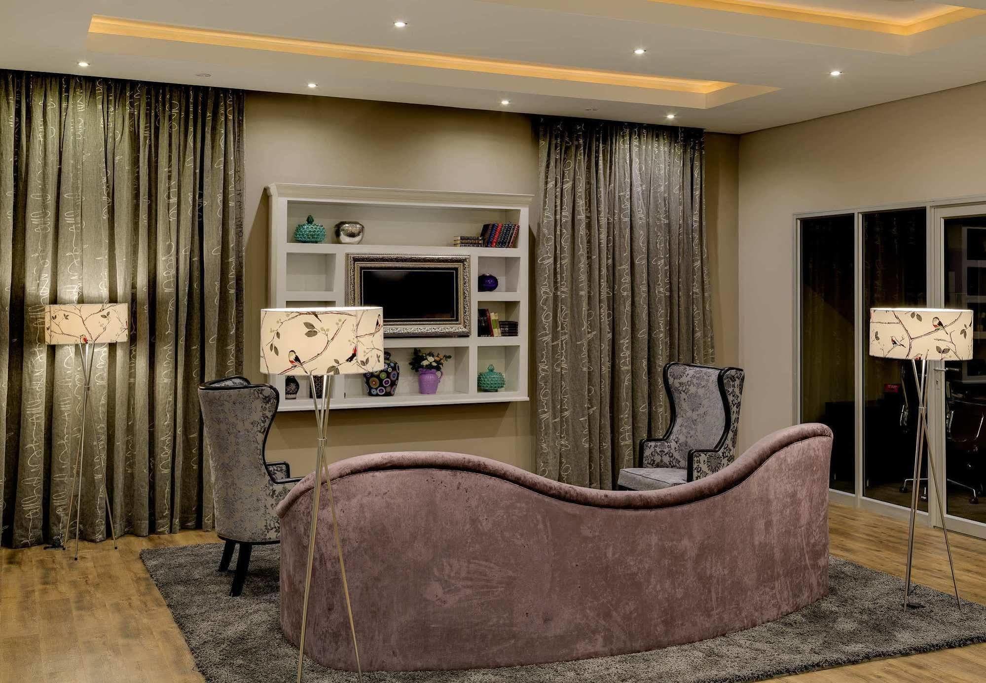 Anew Hotel Hatfield Претория Екстериор снимка