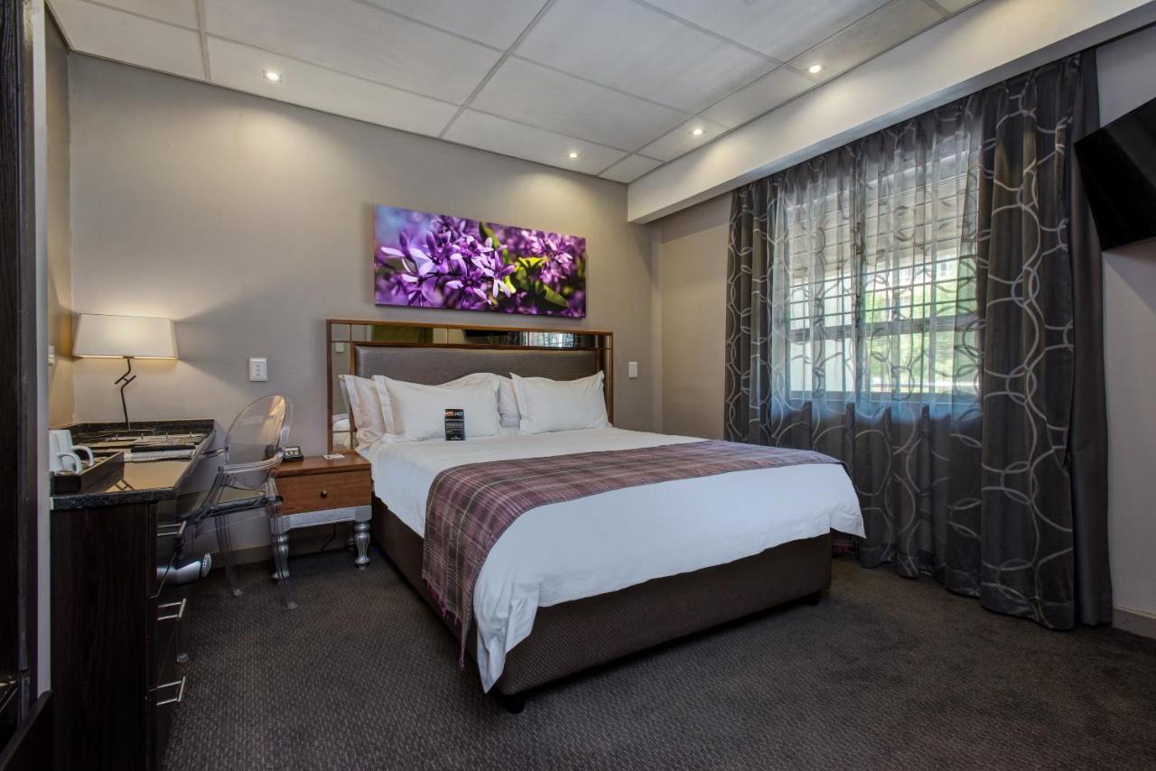 Anew Hotel Hatfield Претория Екстериор снимка